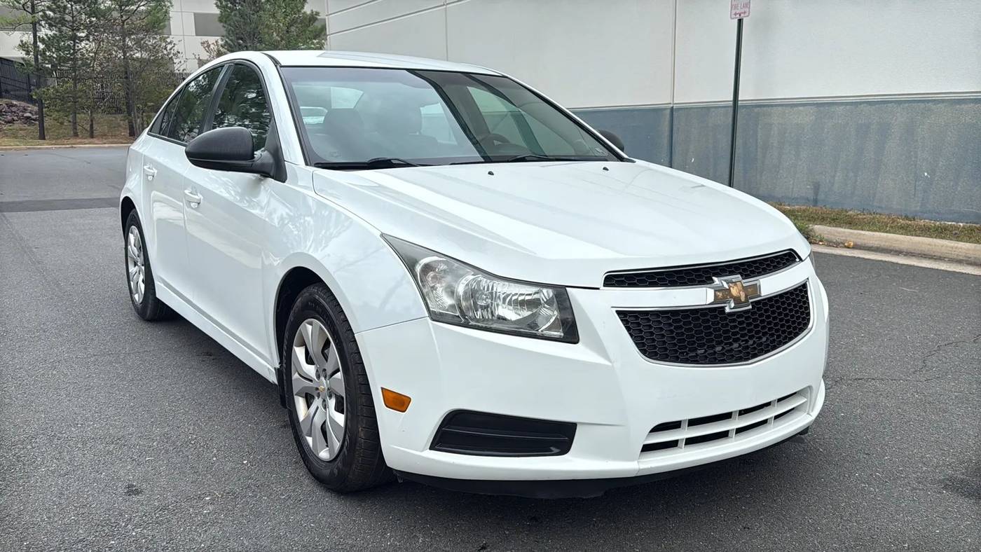 2014 Chevrolet Cruze LS — Sedan — 94,195 mi — Chantilly, VA