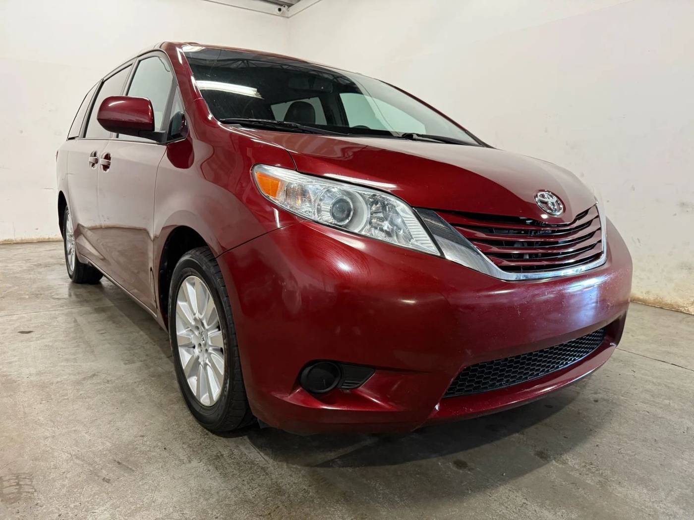 2015 Toyota Sienna LE — Minivan — 196,639 mi — Chantilly, VA