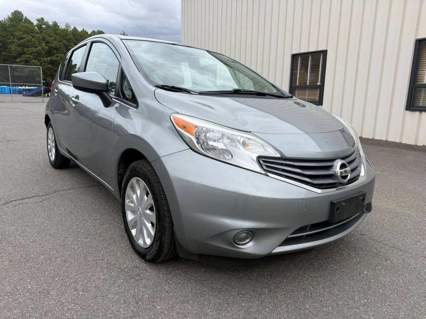 2015 Nissan Versa 1.6 SV — Hatchback — 152,092 mi — Chantilly, VA