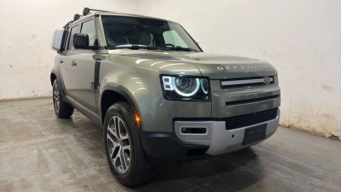 2023 Land Rover Defender SE