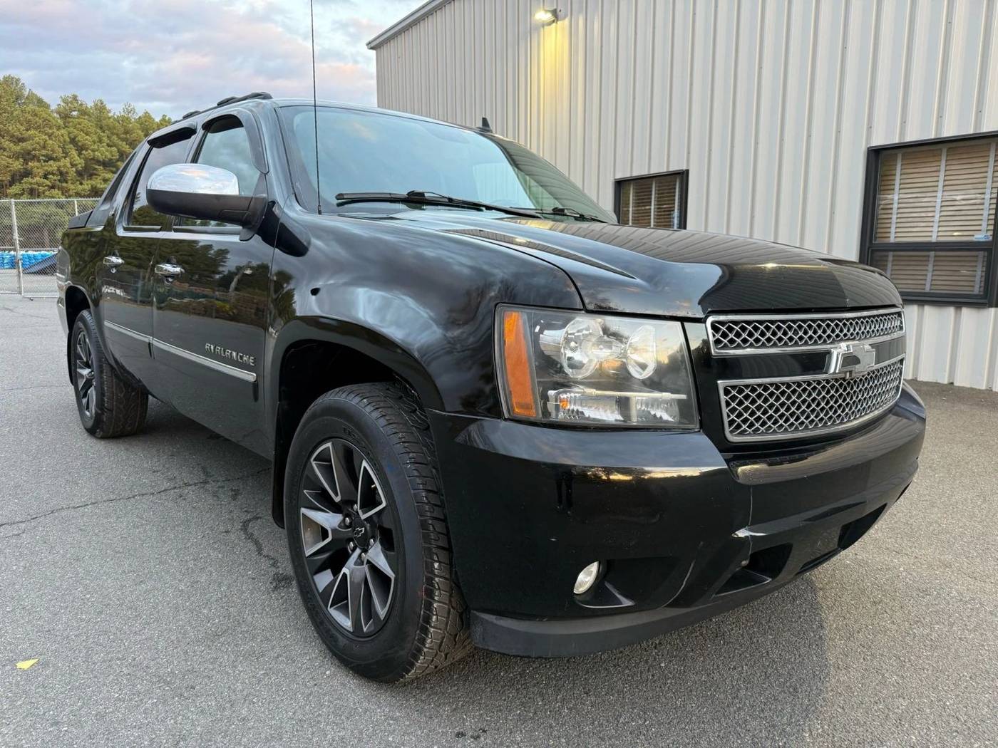 2011 Chevrolet Avalanche LTZ — Pickup Truck — 160,201 mi — Chantilly, VA