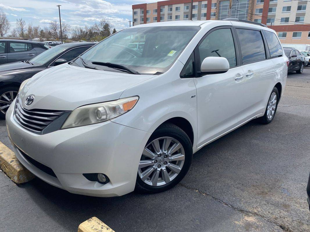 2017 Toyota Sienna XLE — Minivan — 155,225 mi — Aurora, CO