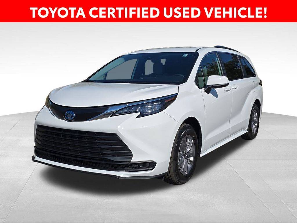 2025 Toyota Sienna LE — Minivan — 9 mi — Kent, OH