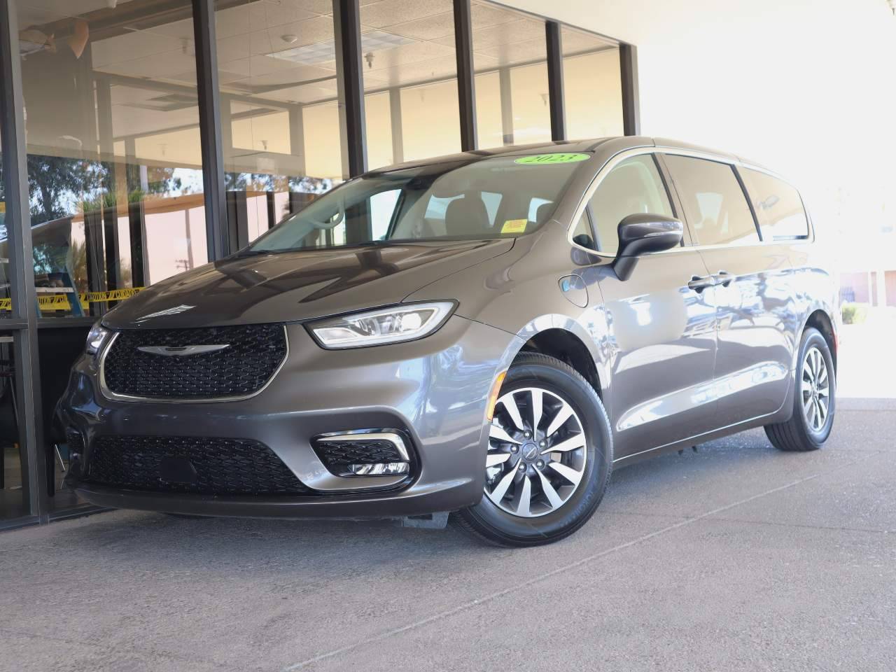 2023 Chrysler Pacifica Hybrid Touring L — Minivan — 16,934 mi — Tucson, AZ