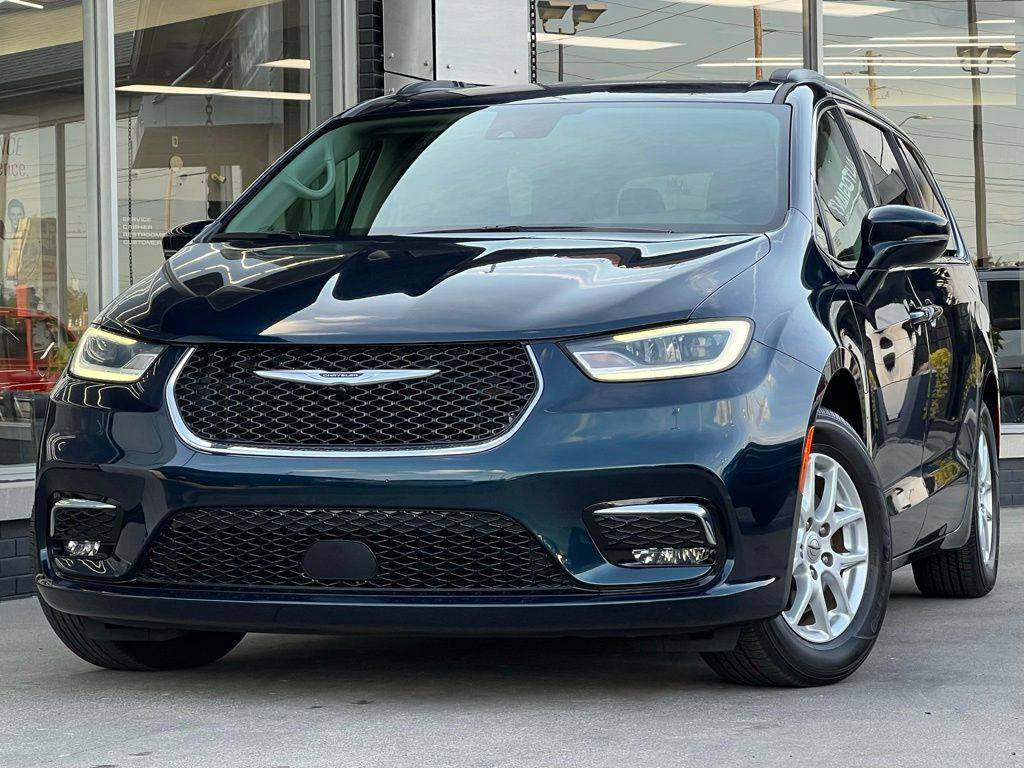 2022 Chrysler Pacifica Touring L — Minivan — 16,557 mi — Indianapolis, IN