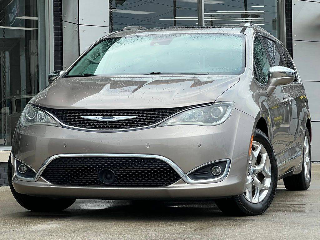 2017 Chrysler Pacifica Limited — Minivan — 96,889 mi — Indianapolis, IN