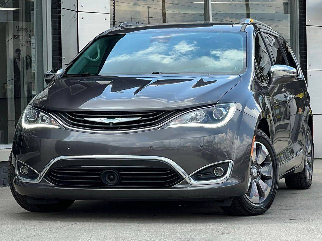 2018 Chrysler Pacifica Hybrid Limited — Minivan — 83,805 mi — Indianapolis, IN