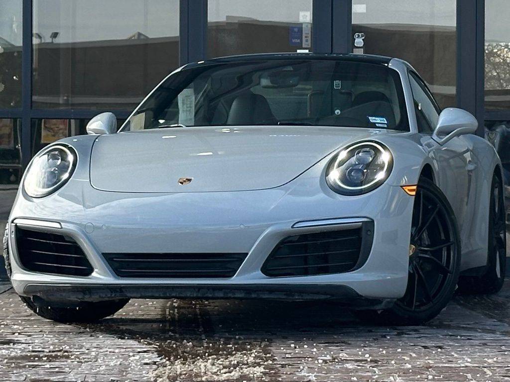 2018 Porsche 911 Carrera