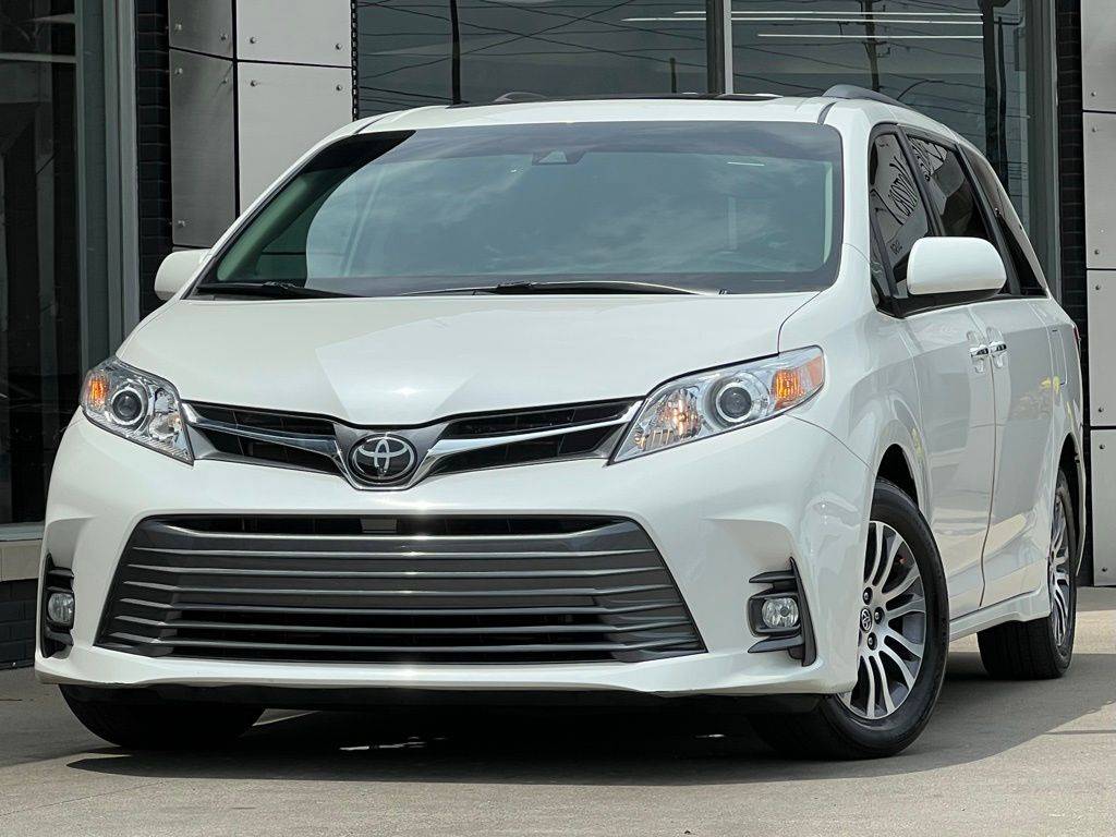 2019 Toyota Sienna XLE — Minivan — 34,328 mi — Indianapolis, IN