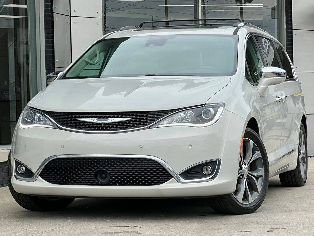 2017 Chrysler Pacifica Limited — Minivan — 85,928 mi — Indianapolis, IN