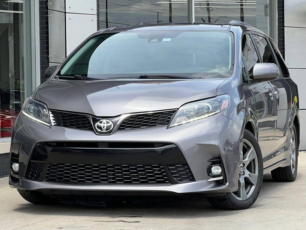 2020 Toyota Sienna SE Premium — Minivan — 29,213 mi — Indianapolis, IN