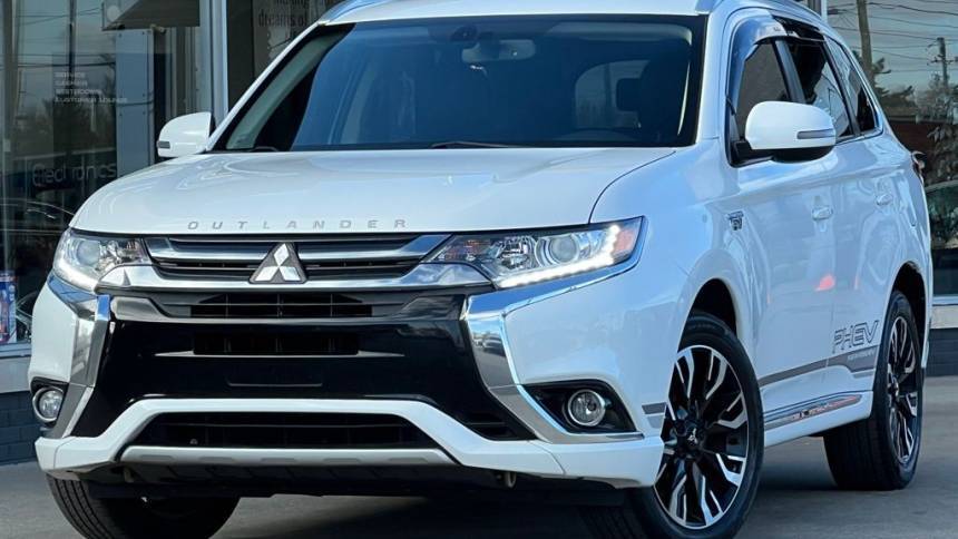 2018 Mitsubishi Outlander SEL — SUV — 122,537 mi — Indianapolis, IN