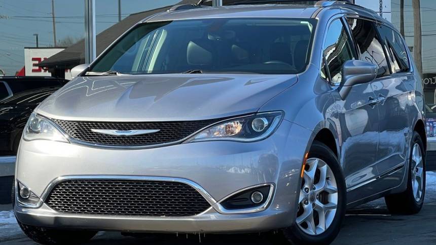 2018 Chrysler Pacifica Touring L — Minivan — 83,094 mi — Indianapolis, IN