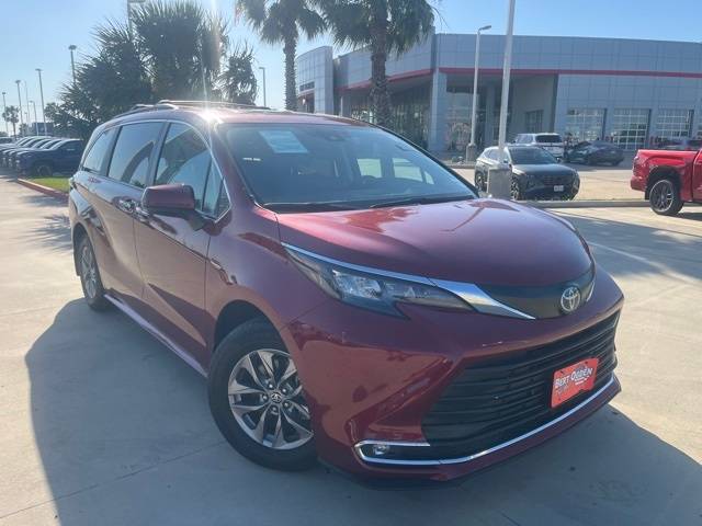 2024 Toyota Sienna XLE — Minivan — 34,604 mi — Harlingen, TX