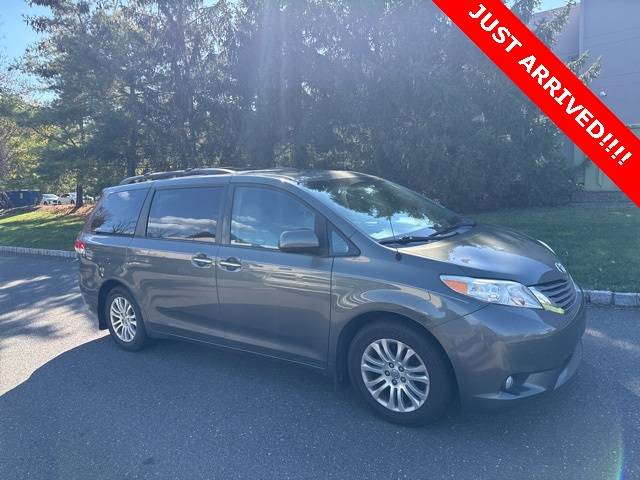 2012 Toyota Sienna Base — Minivan — 117,941 mi — Princeton, NJ