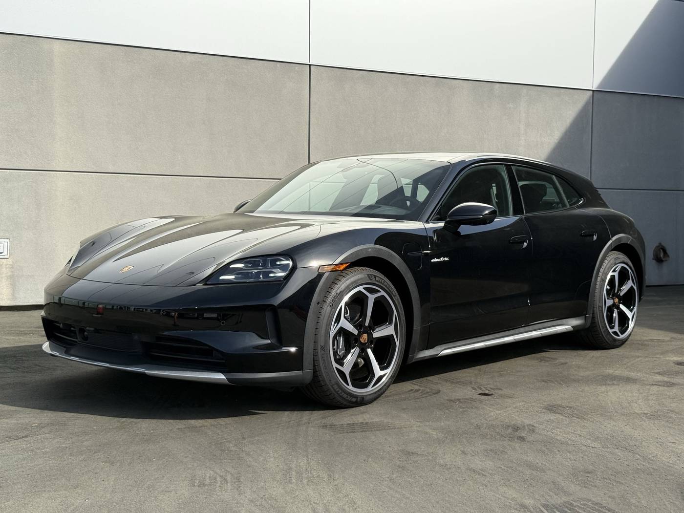 2025 Porsche Taycan 4