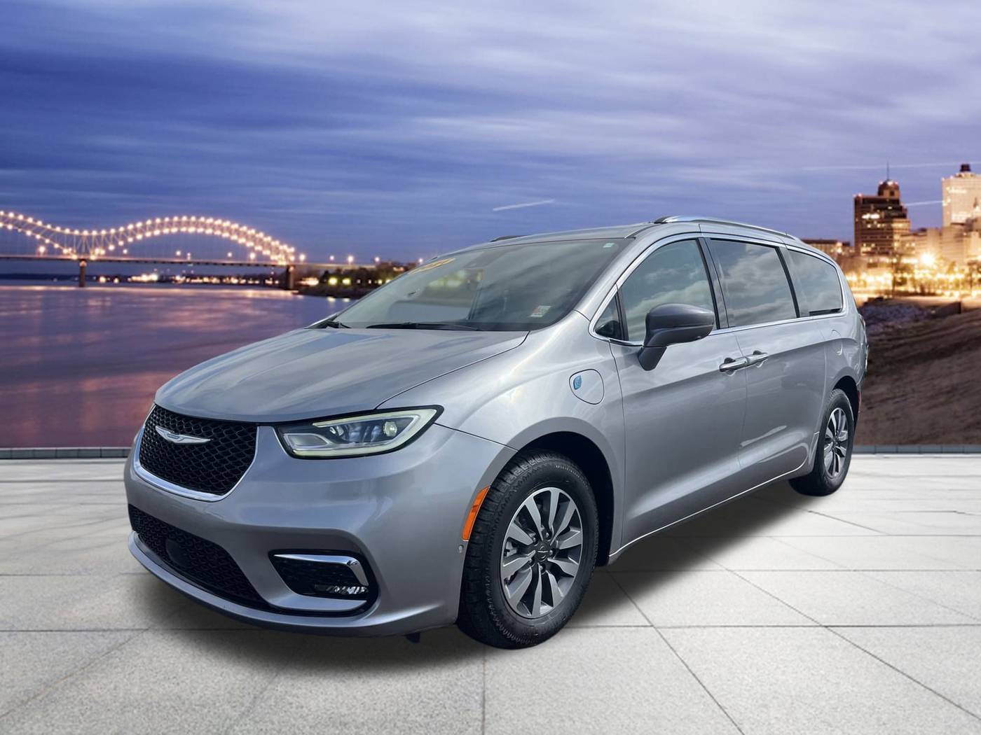 2021 Chrysler Pacifica Hybrid Touring L — Minivan — 61,381 mi — Memphis, TN