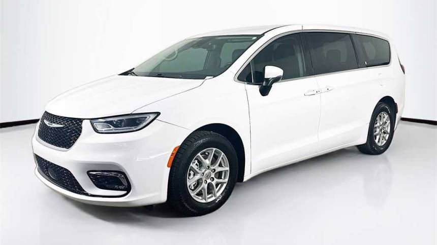 2023 Chrysler Pacifica Touring L — Minivan — 60,138 mi — Tampa, FL