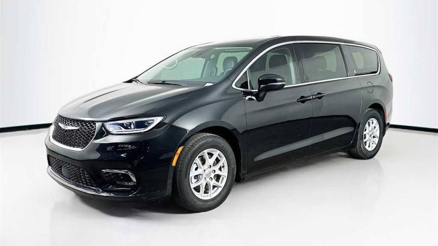 2023 Chrysler Pacifica Touring L — Minivan — 67,137 mi — Tampa, FL