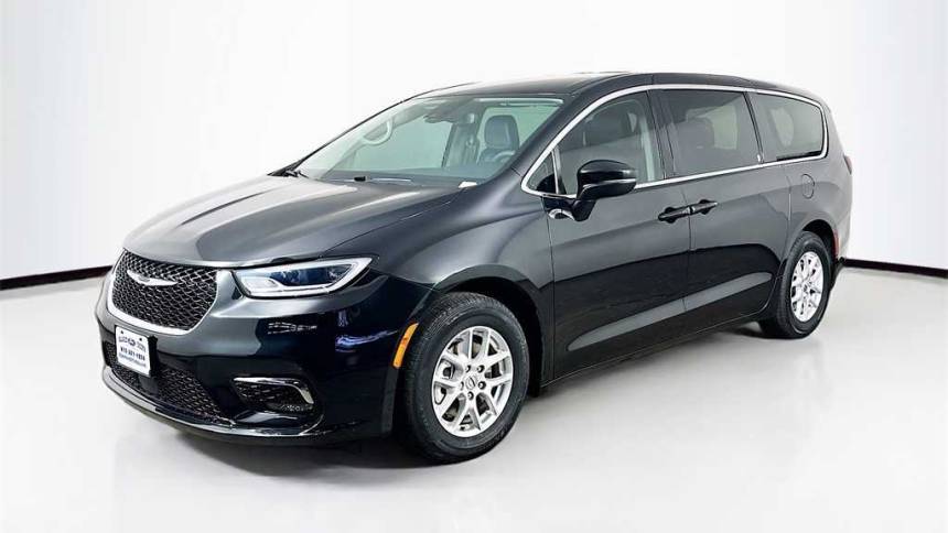 2023 Chrysler Pacifica Touring L — Minivan — 67,464 mi — Tampa, FL