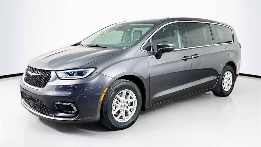 2023 Chrysler Pacifica Touring L — Minivan — 67,585 mi — Tampa, FL