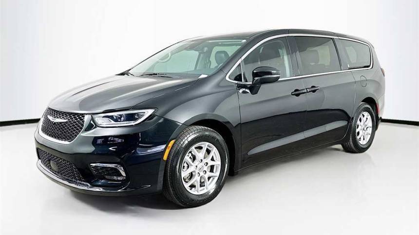 2023 Chrysler Pacifica Touring L — Minivan — 62,811 mi — Tampa, FL