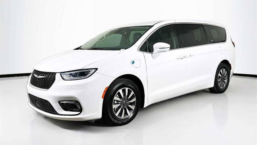 2022 Chrysler Pacifica Hybrid Touring L — Minivan — 70,391 mi — Tampa, FL