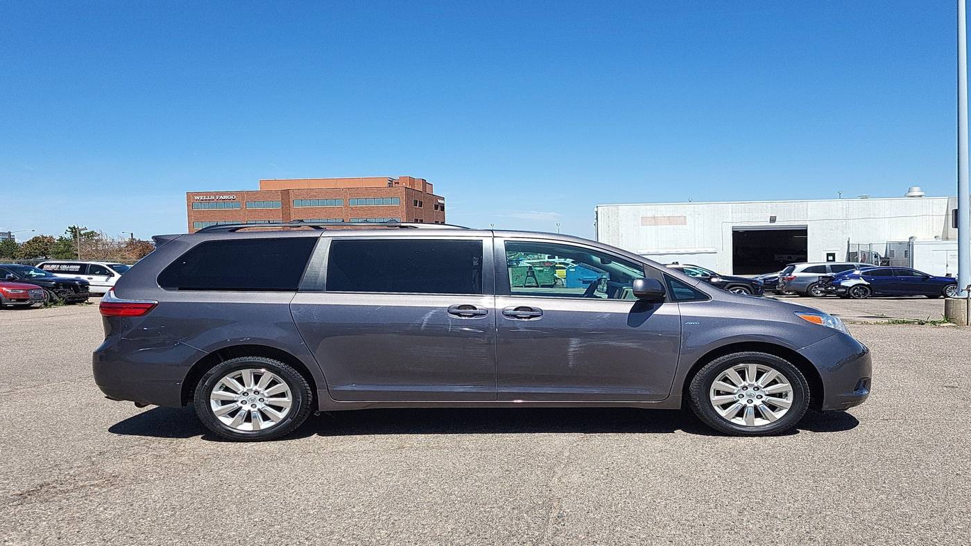 2017 Toyota Sienna LE — Minivan — 62,429 mi — Centennial, CO