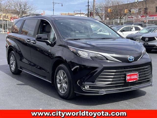 2025 Toyota Sienna XLE — Minivan — 98 mi — Bronx, NY