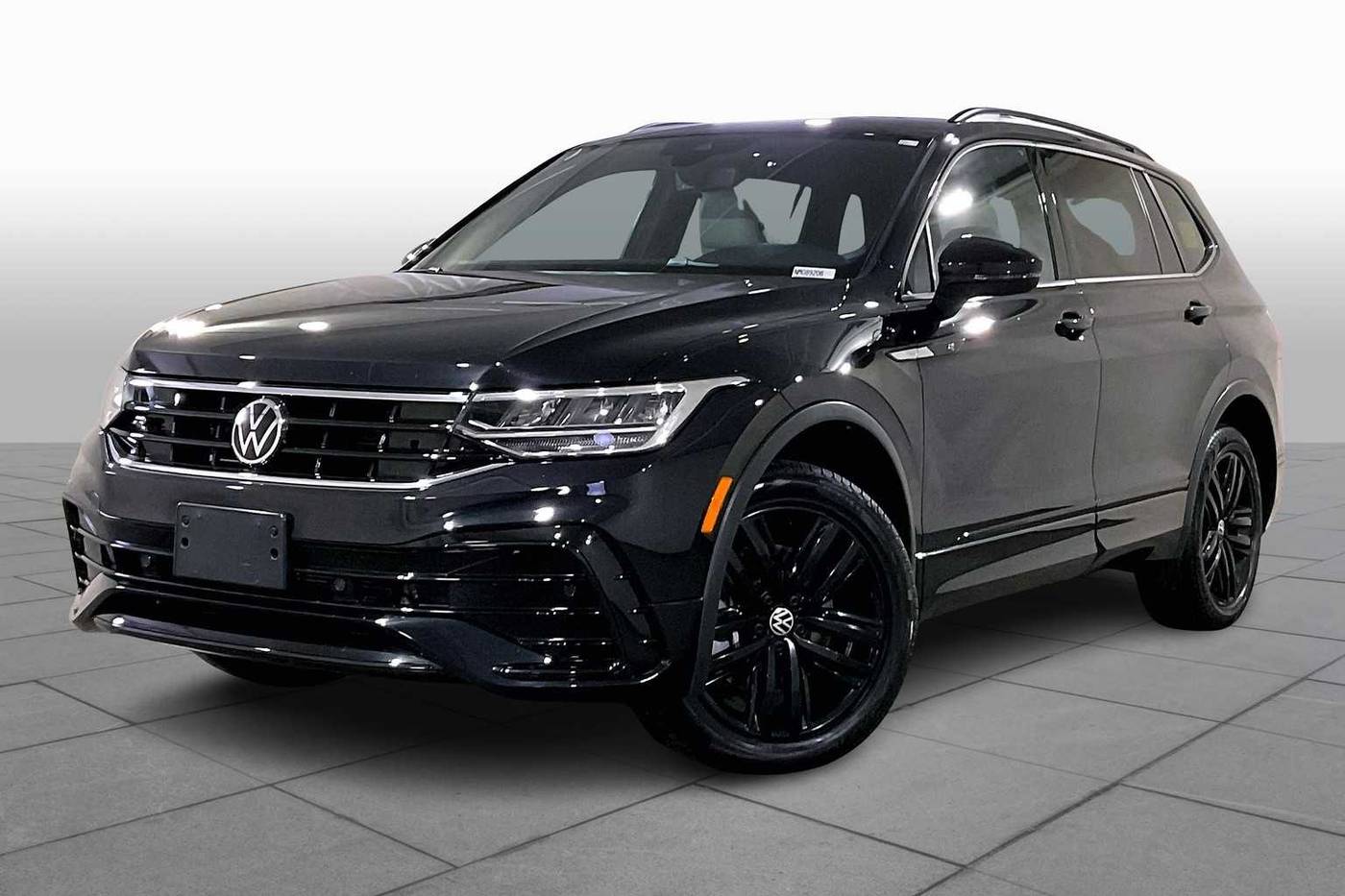 2022 Volkswagen Tiguan SE R-Line Black — SUV — 38,703 mi — Norwood, MA