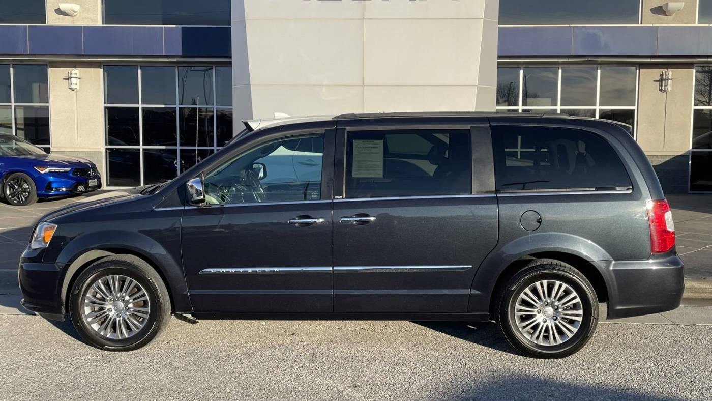 2013 Chrysler Town & Country Touring-L — Minivan — 122,097 mi — Omaha, NE