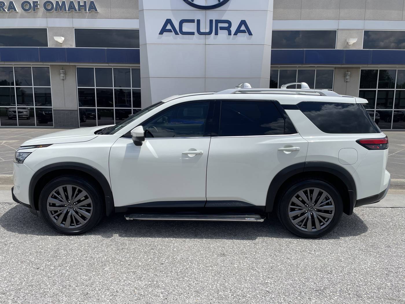 2023 Nissan Pathfinder SL — SUV — 13,315 mi — Omaha, NE