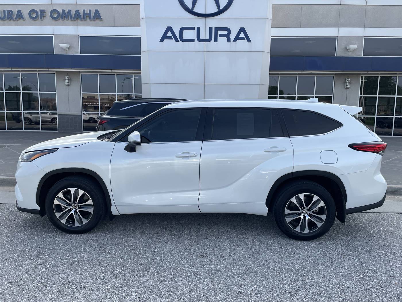 2022 Toyota Highlander XLE — SUV — 22,875 mi — Omaha, NE