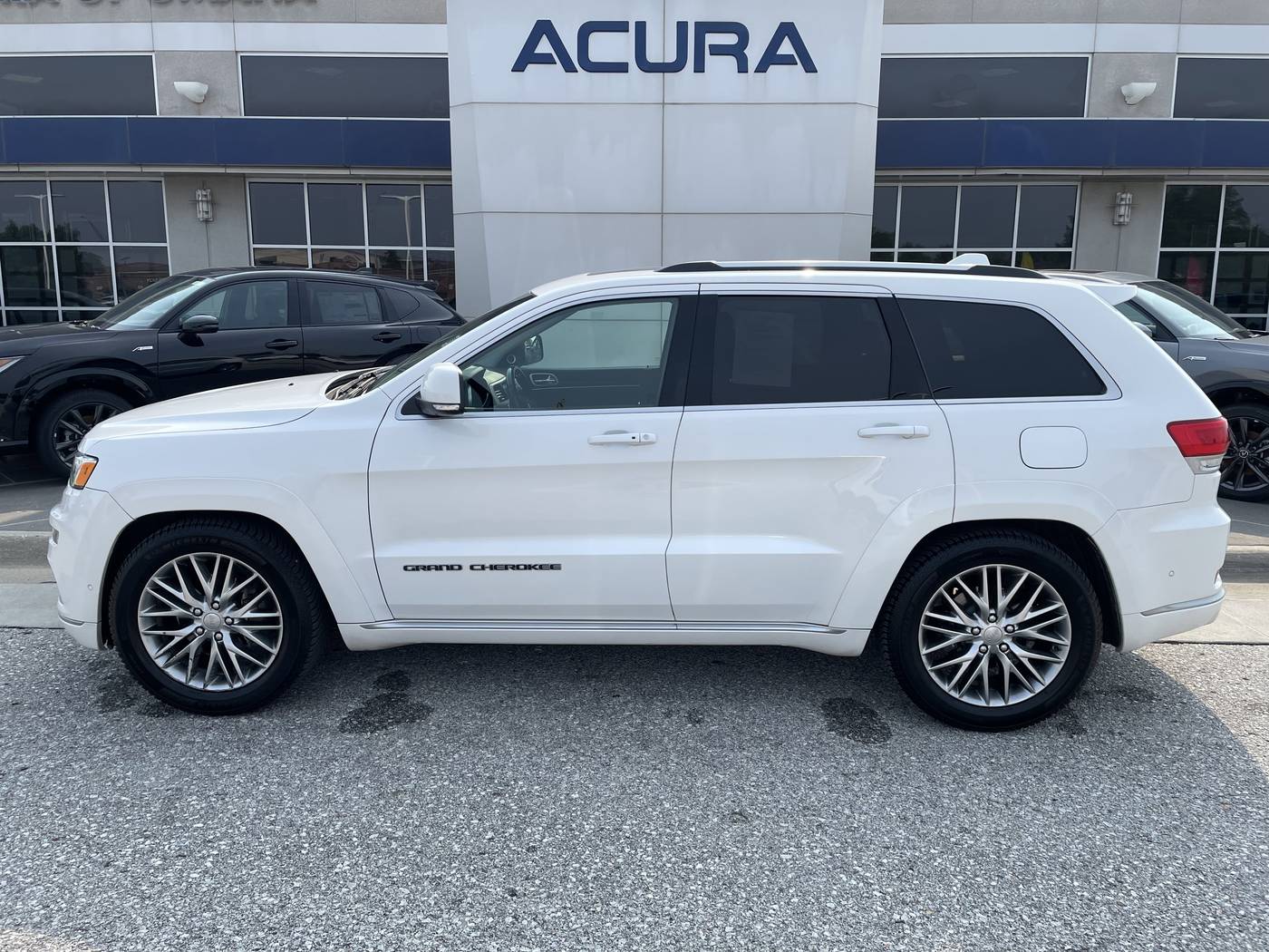 2018 Jeep Grand Cherokee Summit — SUV — 70,659 mi — Omaha, NE