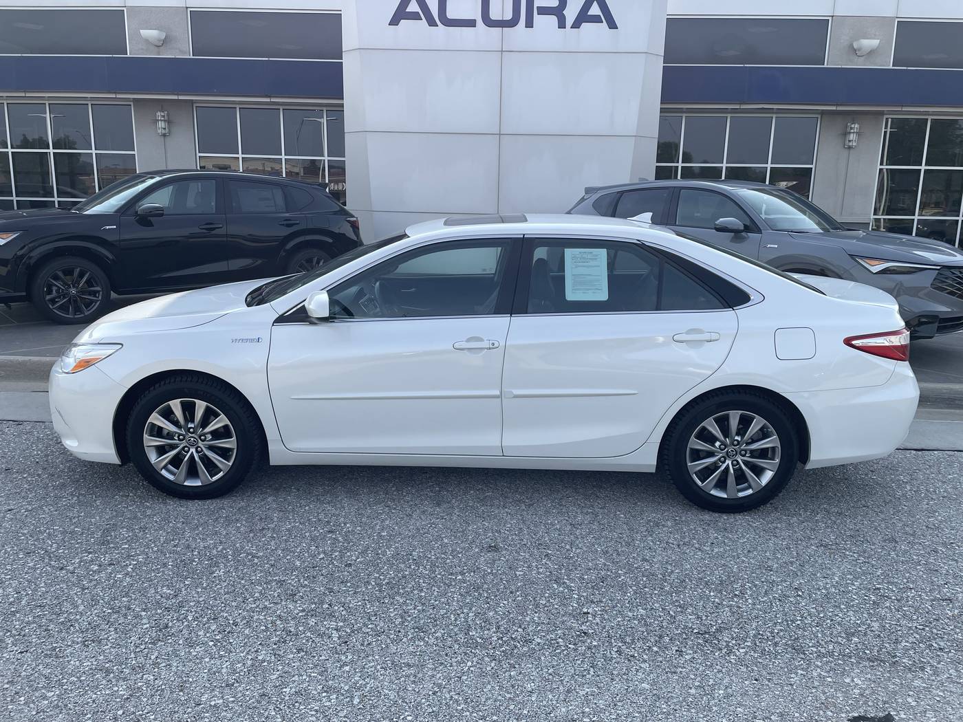 2017 Toyota Camry Hybrid SE — Sedan — 43,719 mi — Omaha, NE