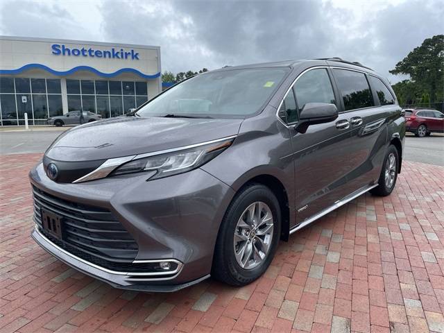 2021 Toyota Sienna XLE — Minivan — 41,868 mi — Huntsville, AL