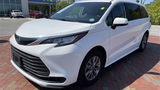 2023 Toyota Sienna LE 8-Passenger