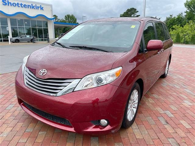 2015 Toyota Sienna L — Minivan — 157,586 mi — Huntsville, AL