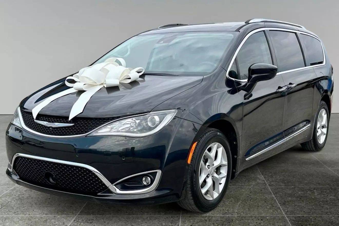 2017 Chrysler Pacifica Touring L Plus — Minivan — 92,650 mi — Indianapolis, IN