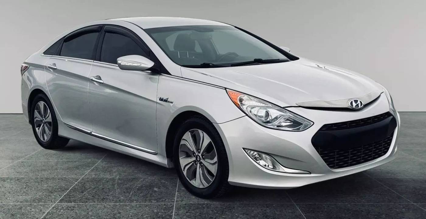 2015 Hyundai Sonata Hybrid Limited — Sedan — 133,733 mi — Indianapolis, IN