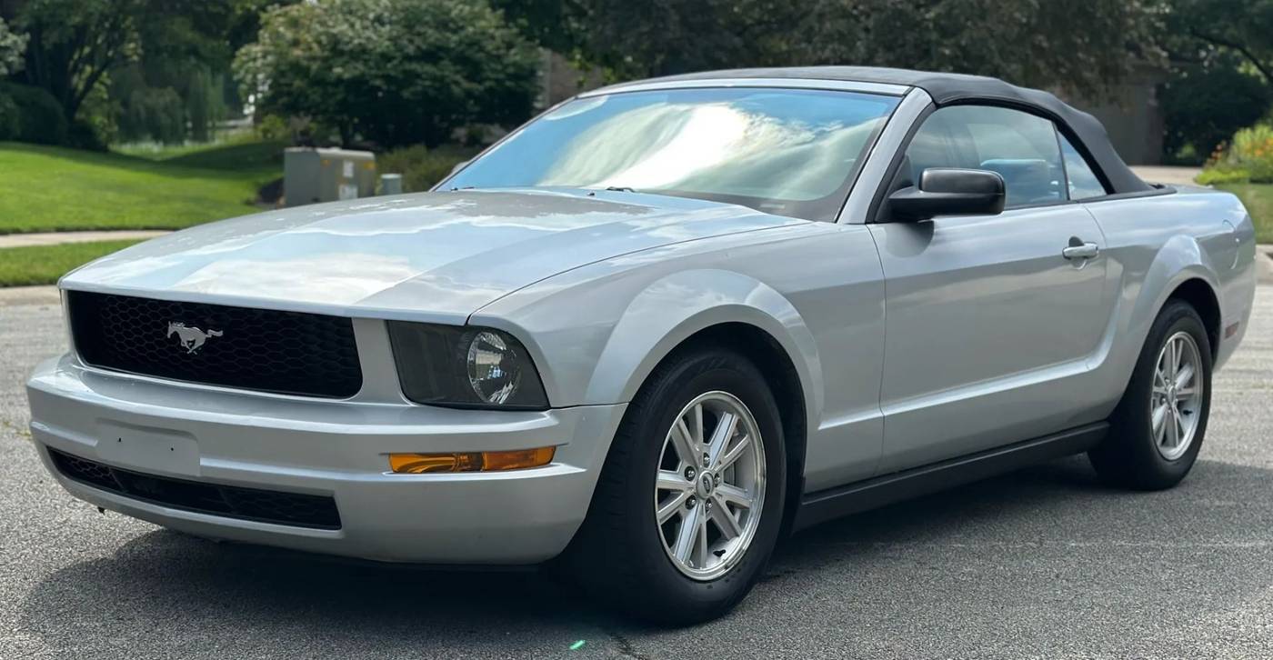2005 Ford Mustang Premium — Convertible — 100,859 mi — Indianapolis, IN