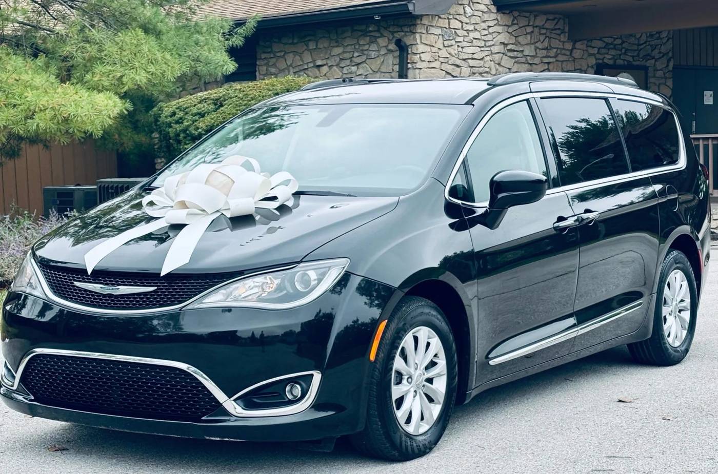 2017 Chrysler Pacifica Touring L — Minivan — 92,710 mi — Indianapolis, IN