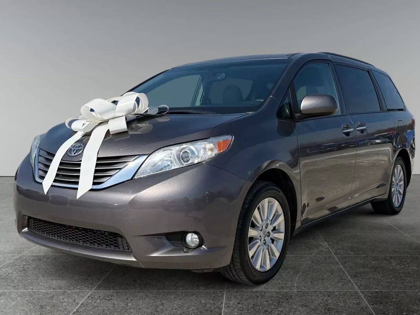 2015 Toyota Sienna XLE Premium — Minivan — 139,585 mi — Indianapolis, IN