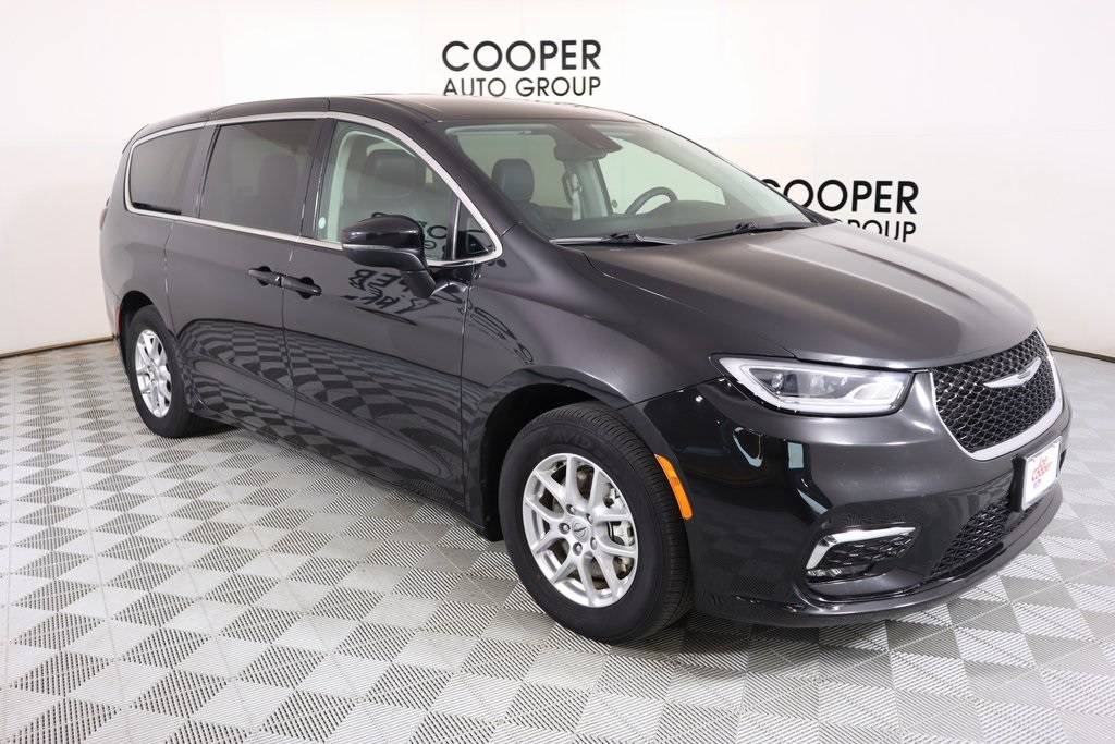 2023 Chrysler Pacifica Touring L — Minivan — 61,643 mi — YUKON, OK