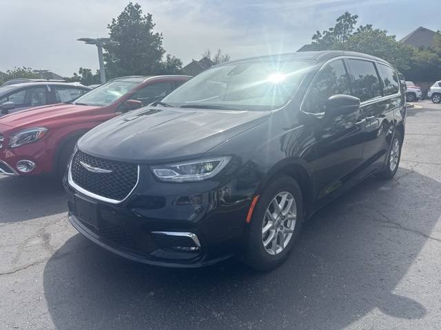 2023 Chrysler Pacifica Touring L — Minivan — 89,805 mi — Tulsa, OK