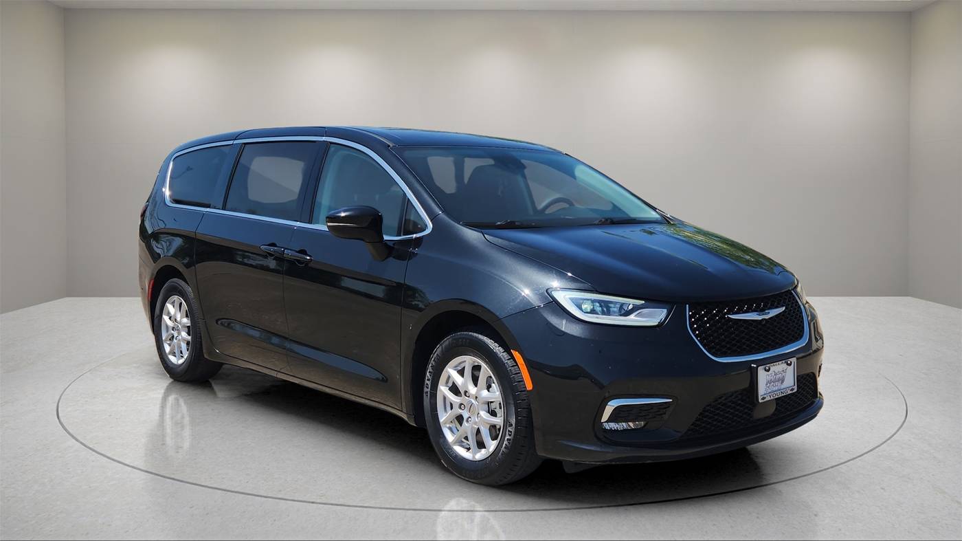 2023 Chrysler Pacifica Touring L — Minivan — 63,730 mi — Dallas, TX