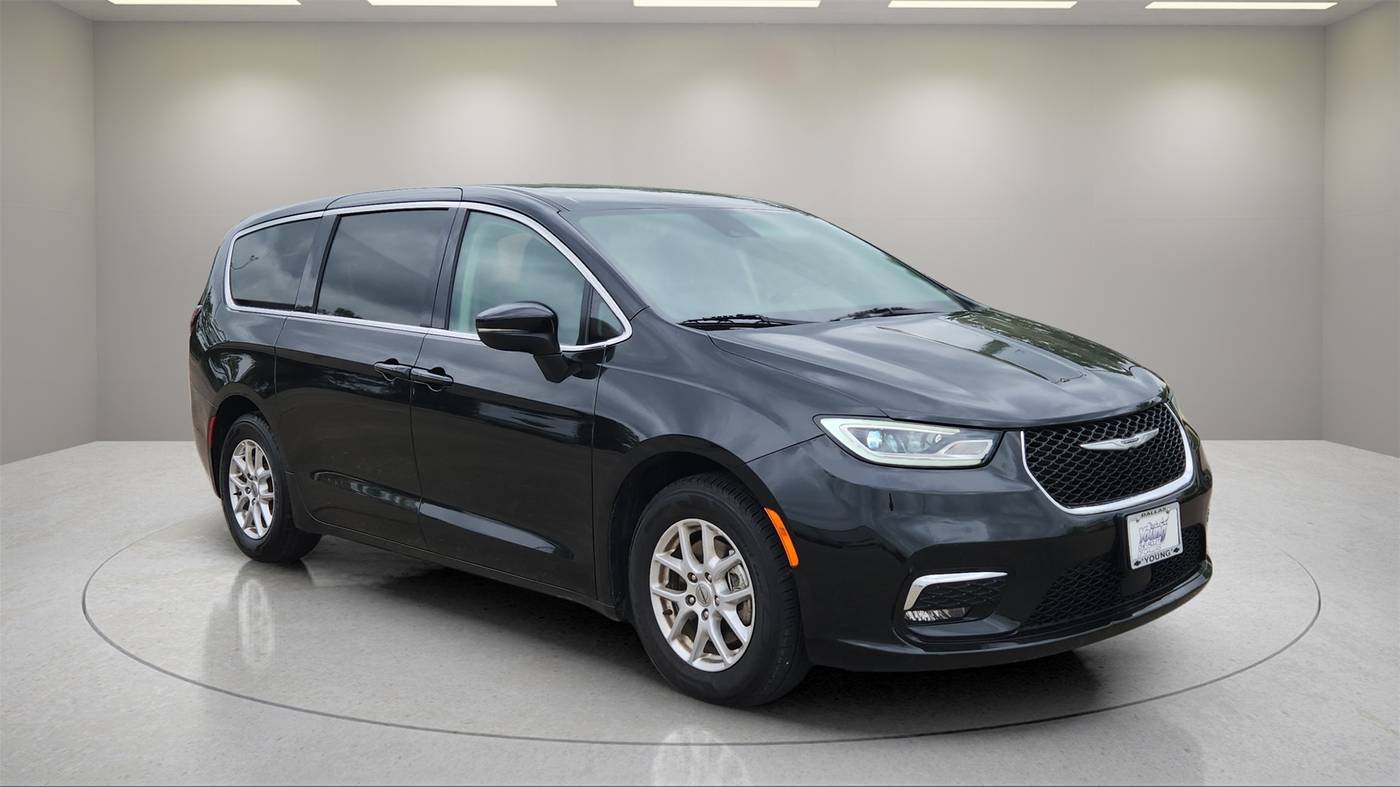 2023 Chrysler Pacifica Touring L — Minivan — 65,332 mi — Dallas, TX
