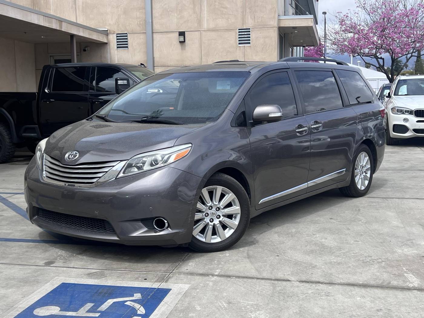 2015 Toyota Sienna XLE Premium — Minivan — 142,036 mi — Pasadena, CA