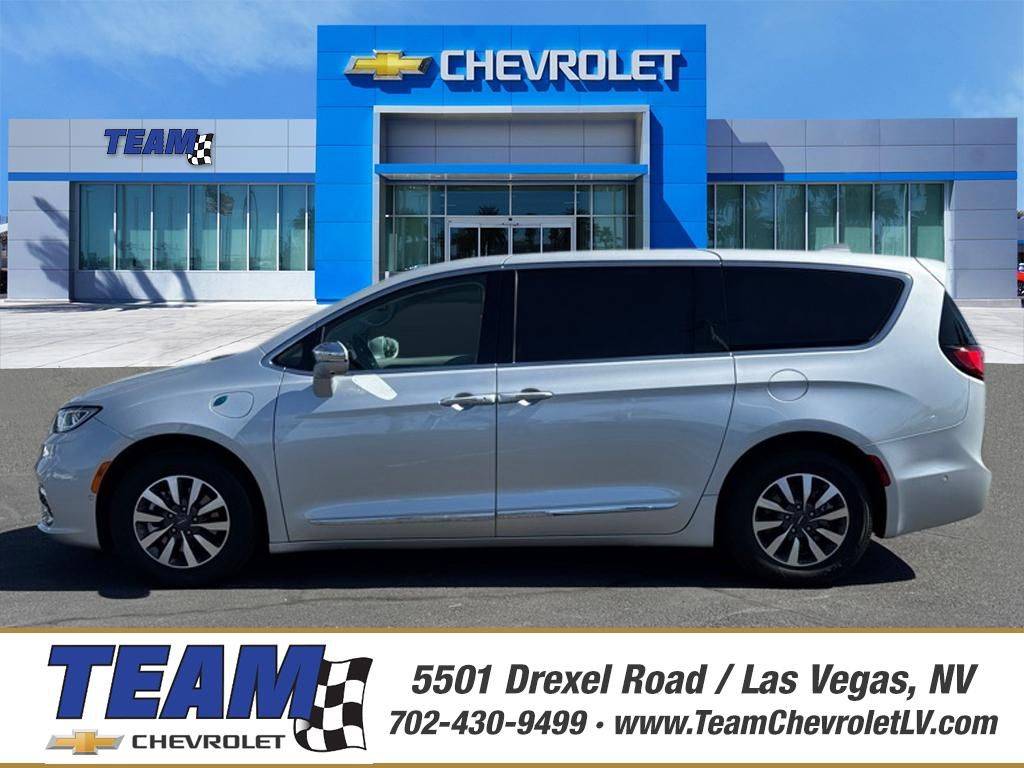 2022 Chrysler Pacifica Hybrid Limited — Minivan — 31,267 mi — Las Vegas, NV