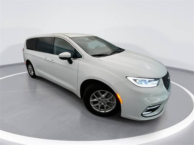2023 Chrysler Pacifica Touring L — Minivan — 52,507 mi — Jacksonville, NC